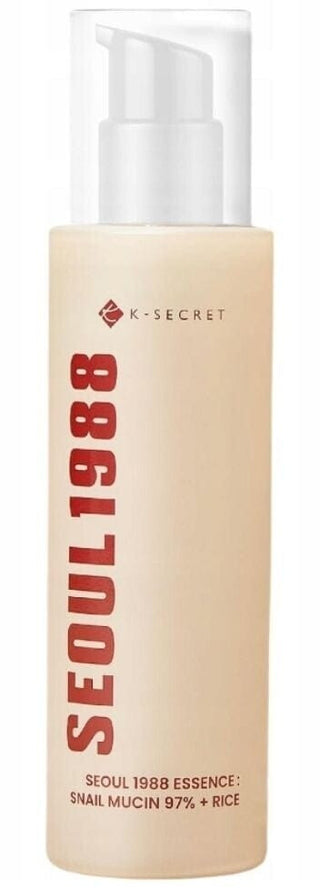 Flacon pompe beige KSECRET Seoul 1988 Essence Snail Mucin 97% + Rice 100ml sur fond blanc