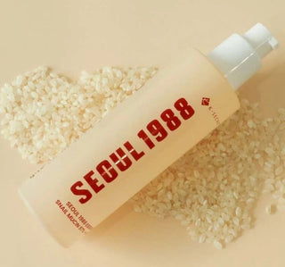 Flacon KSECRET Seoul 1988 Essence couche sur des grains de riz blanc, mise en scene ingredient