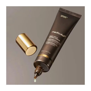 Tube ouvert Medicube Deep Vita A Retinol Serum avec embout applicateur et goutte de serum visible