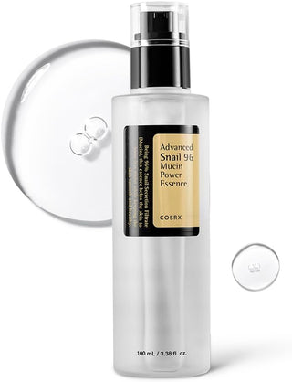 COSRX Snail 96 Mucin Essence avec gouttes de texture transparente visqueuse autour du flacon
