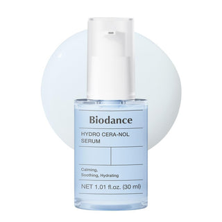 Flacon pompe bleu clair BIODANCE Hydro Cera-Nol Serum 30 ml devant une bulle translucide sur fond blanc
