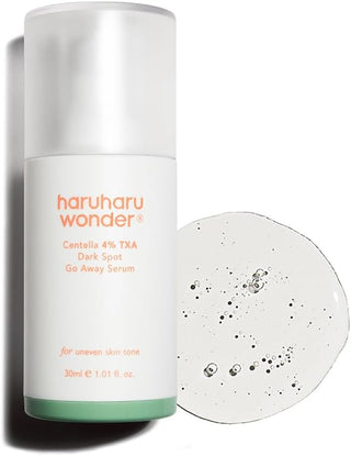 Haruharu Wonder Centella 4% TXA Dark Spot Serum avec swatch de texture gel transparente a cote du flacon