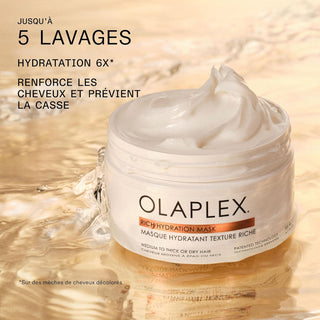 Pot Olaplex Rich Hydration Mask ouvert dans de l'eau doree avec texture creme et texte hydratation 6x jusqu'a 5 lavages