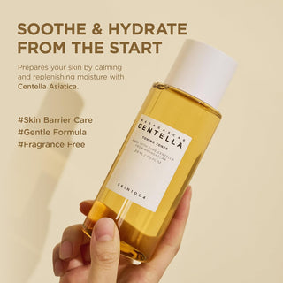 SKIN1004 Centella Toning Toner tenu en main - soin barriere cutanee, formule douce sans parfum