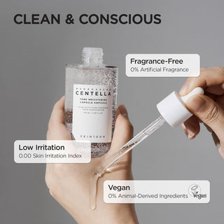Mains tenant le flacon SKIN1004 Centella Ampoule avec pipette - formule vegan, sans parfum, faible irritation