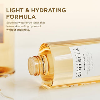 Gros plan du flacon ouvert SKIN1004 Centella Toning Toner - formule legere et hydratante sans fini collant