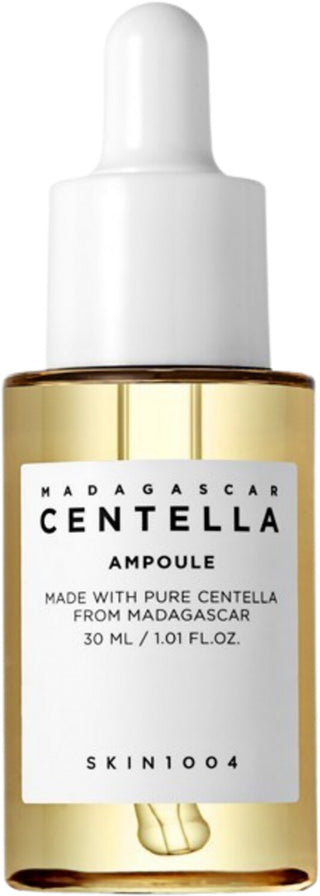 Flacon compte-gouttes SKIN1004 Madagascar Centella Ampoule 30ml - liquide doré, étiquette blanche, vue frontale
