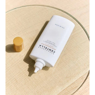 Skin1004 Madagascar Centella Sun Cream SPF50+ - flacon ouvert pose sur plateau en verre et bois
